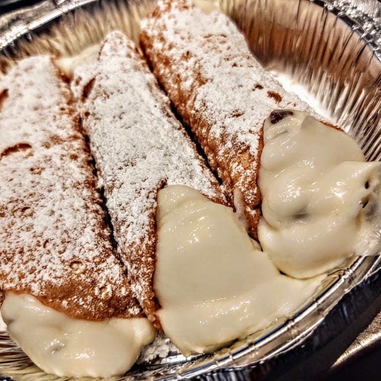 Delicious Cannoli: A Sweet Italian Treat